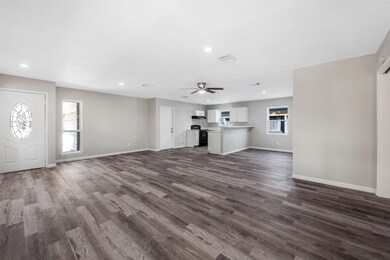 11638 Kirkhollow Dr, Houston, TX 77089 - photo 4