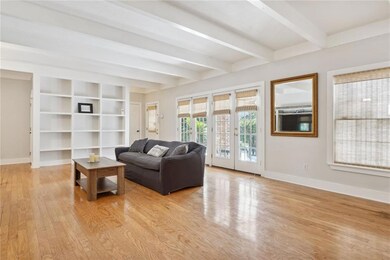 2306 Short St - Lower Living