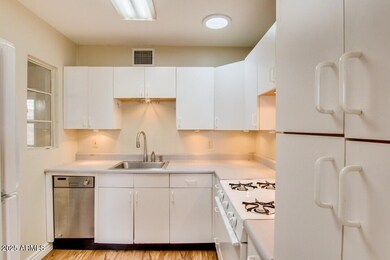 9443 N 5th Ave, Phoenix, AZ 85021 - photo 6