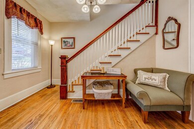 LARGE FOYER