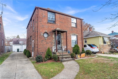 6151 Wareham Dr unit 2/UP, Cleveland, OH 44129 - photo 2