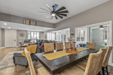 25_8726_E_Devnonshire25_mls