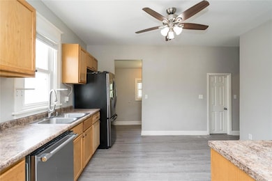 2124 E 23rd St, Des Moines, IA 50317 - photo 4