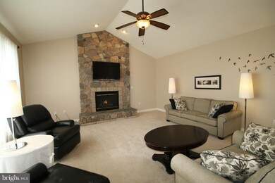 13537 Pulaski Dr, Hagerstown, MD 21742 - photo 4