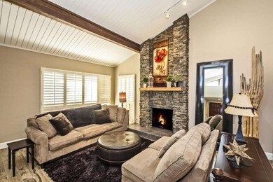 004_Living Room