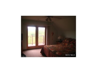 Upstairs Bedroom w/deck