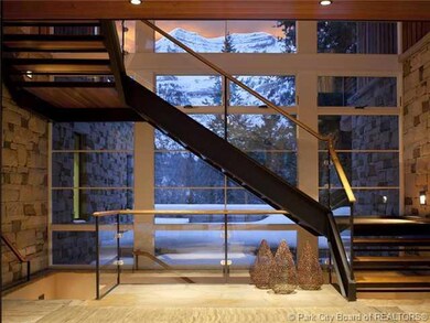 Entry/Foyer.