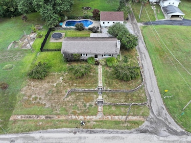 226 W Terminal St, Albion, IL 62806 - photo 4