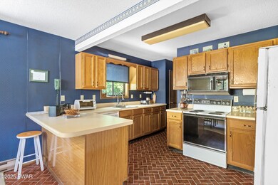 277 Chestnut Hill Dr, the Hideout, PA 18436 - photo 4