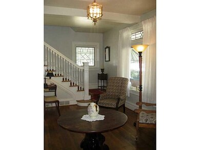 Entry/Foyer.