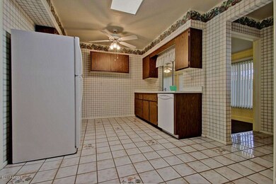 10921 W Thunderbird Blvd unit 136, Sun City, AZ 85351 - photo 4