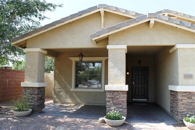 02 FRONT OF HOUSE