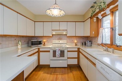 39 Loblin Ln, Hendersonville, NC 28792 - photo 5