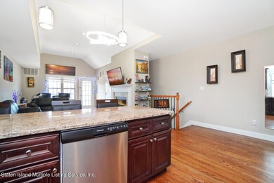 (6) KITCHEN
