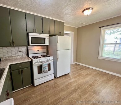 401 N Orphan St, Pryor, OK 74361 - photo 6