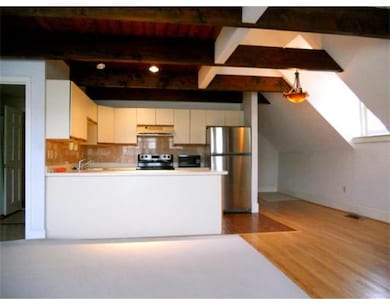 256 Lafayette St unit 4, Salem, MA 01970 - photo 2