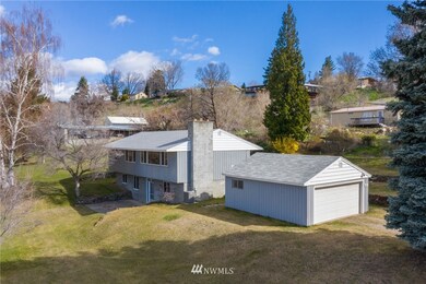 2131 NW Cascade Ave, East Wenatchee, WA 98802 - photo 2