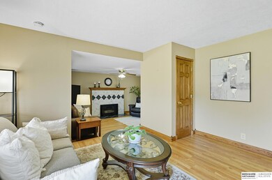 8712 Parker St, Omaha, NE 68114 - photo 5