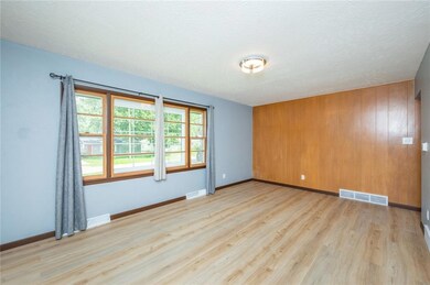 4110 53rd St, Des Moines, IA 50310 - photo 2