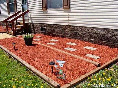 Yard/Garden FLOWER BED SPACE ALL READY FOR YOUR FL