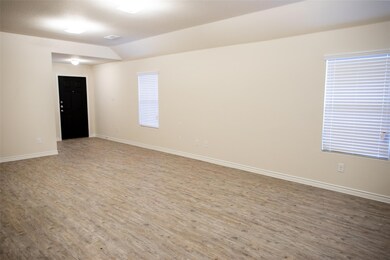 1504 Dove Cir, Ennis, TX 75119 - photo 4