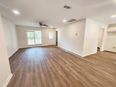 2525 W Oakridge Dr, Albany, GA 31721 - photo 3