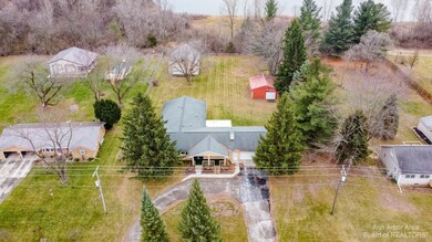8102 E Carpenter Rd, Davison, MI 48423 - photo 3