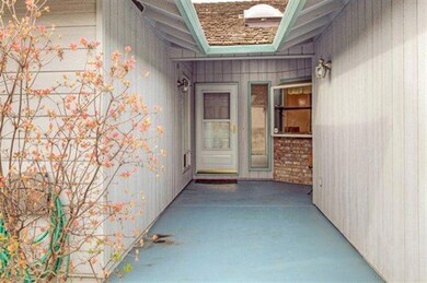 1733 Garden Dr, Medford, OR 97504 - photo 2