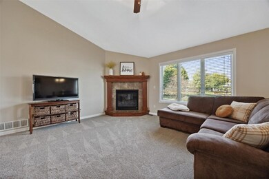 520 Rosedale Dr, Center Point, IA 52213 - photo 4