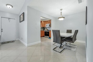 5272 Bosque Ln Apt 31 West-large-009-004