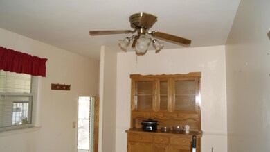 9406 Doewood Ln, Louisville, KY 40291 - photo 6