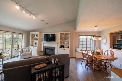 1571 Castlemaine Dr-20