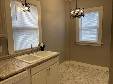 619 15th St SE, Cedar Rapids, IA 52403 - photo 3