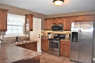Kitchen offers tons of counter top space! 