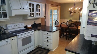 1023 Heartland Hills Dr, Waterloo, IA 50701 - photo 2