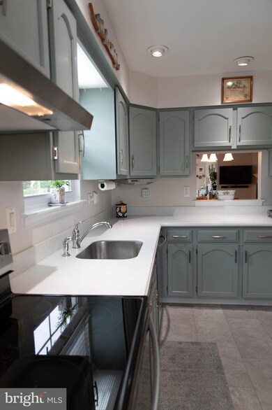 8 Hanover Ct, Mount Laurel, NJ 08054 - photo 4