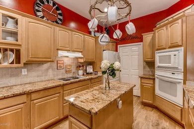 6081 W Rose Garden Lane-large-008-6-Kitc