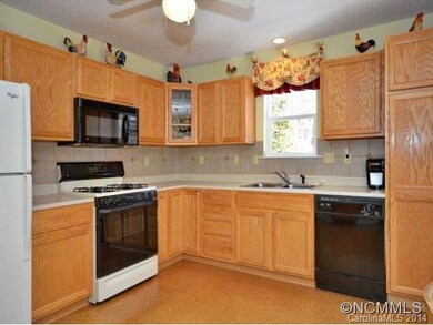 19 Gray Wolf Ln, Hendersonville, NC 28792 - photo 6