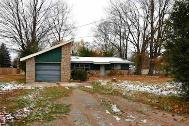 507 W Garfield Ave, Charlevoix, MI 49720 - photo 2