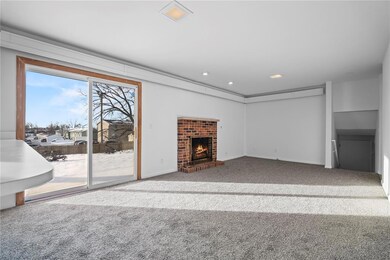 3733 2nd Ave SW, Cedar Rapids, IA 52404 - photo 5