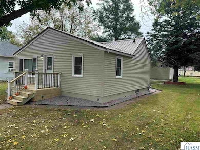 1318 10th Ave N, Saint James, MN 56081 - photo 2