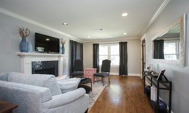 710 E 8th 1/2 St, Houston, TX 77007 - photo 4