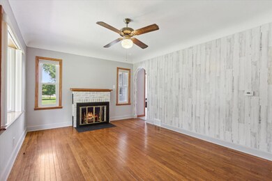 06-451-S-Main-St-Concord-MI-49237-Window