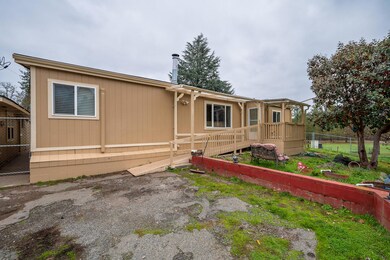 2530 Robertson Bridge Rd, Grants Pass, OR 97526 - photo 4