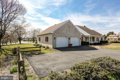 202 N Whisper Ln, New Holland, PA 17557 - photo 4