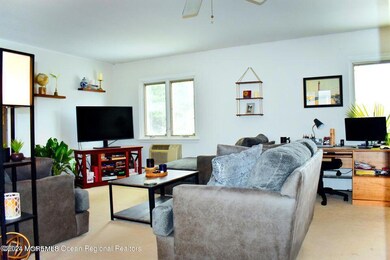 186 Manor E unit 186, Red Bank, NJ 07701 - photo 4