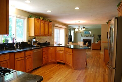 41 Lexington Dr, Acton, MA 01720 - photo 3