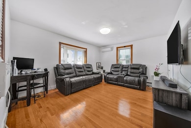 11 Murphy Ct, Newton, MA 02458 - photo 6