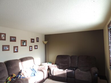 810 W Broadway 002