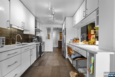 2185 Lemoine Ave unit 6A, Fort Lee, NJ 07024 - photo 6